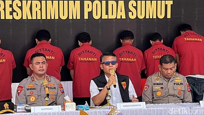 Polda Sumut di saat merilis problem sindikat pemalsuan dokumen. (Foto: Finta Rahyuni/detikSumut). Polda Sumut di saat merilis problem sindikat pemalsuan dokumen. (Foto: Finta Rahyuni/detikSumut).