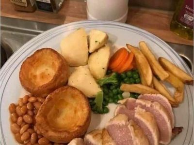 10 Menu Potluck yang Bikin Jengkel, Makanan Mentah hingga Berjamur