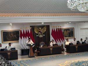 Prabowo Pimpin Sidang Kabinet di Istana Didampingi Gibran, Menteri-Wamen Hadir