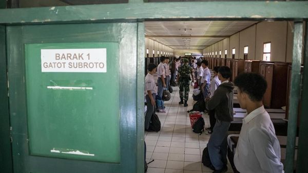 Ratusan Siswa Jalani Pendidikan Karakter di Barak Militer Lembang