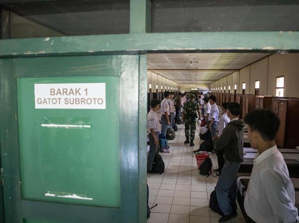 Ratusan Siswa Jalani Pendidikan Karakter di Barak Militer Lembang
