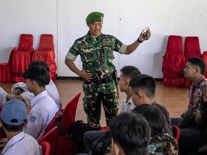 Efektivitas Pendidikan Anak di Barak dari Kacamata Pakar Sosiologi Efektivitas Pendidikan Anak di Barak dari Kacamata Pakar Sosiologi