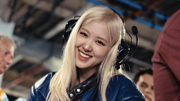 7 Gaya Rose BLACKPINK Jadi Pengibar Bendera F1, Reuni Bareng Lewis Hamilton