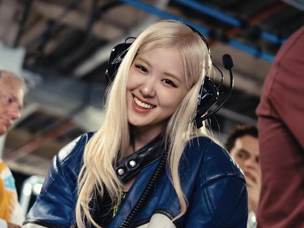 7 Gaya Rose BLACKPINK Jadi Pengibar Bendera F1, Reuni Bareng Lewis Hamilton