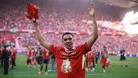Trent Alexander-Arnold juga cuma jadi pengganti di laga terakhir bersama Liverpool. Bek kanan itu main di babak kedua, pada laga perpisahannya dengan Si Merah. Pemain 26 tahun tersebut sudah mengumumkan akan pergi dan sangat diyakini akan gabung Real Madrid. (Foto: REUTERS/Phil Noble)
