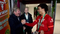 Trent kemudian membawa Liverpool memenangi Carabao Cup 2022 dengan mengalahkan Chelsea lewat adu penalti di final. Dua tahun berselang, The Reds kembali juara dengan mengalahkan lawan yang sama, namun Trent absen di final karena cedera. Foto: Liverpool FC via Getty Images/Andrew Powell