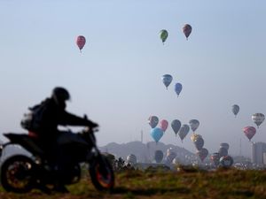 Warna-warni Balon Udara Semarakkan Langit Brasil Warna-warni Balon Udara Semarakkan Langit Brasil