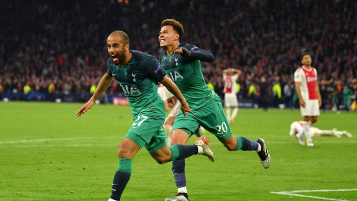 Ajax Amsterdam vs Tottenham AMSTERDAM, NETHERLANDS - MAY 08: Lucas Moura of Tottenham Hotspur celebrates after scoring his teams third goal during the UEFA Champions League Semi Final second leg match between Ajax and Tottenham Hotspur at the Johan Cruyff Arena on May 08, 2019 in Amsterdam, Netherlands. (Photo by Dan Mullan/Getty Images )