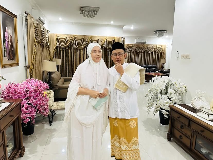 Anne Ratna Mustika dan Suami