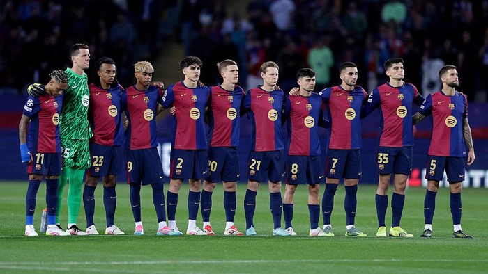 Barcelona BARCELONA, SPAIN - APRIL 30: (L-R) Raphinha of FC Barcelona, Wojciech Szczesny of FC Barcelona, Jules Kounde of FC Barcelona, Lamine Yamal of FC Barcelona, Pau Cubarsi of FC Barcelona, Dani Olmo of FC Barcelona, Frenkie de Jong of FC Barcelona, Pedri of FC Barcelona, Ferran Torres of FC Barcelona, Gerard Martin of FC Barcelona, Inigo Martinez of FC Barcelona during the UEFA Champions League match between FC Barcelona v Internazionale at the Lluis Companys Olympic Stadium on April 30, 2025 in Barcelona Spain (Photo by Maria Gracia Jimenez/Soccrates/Getty Images)