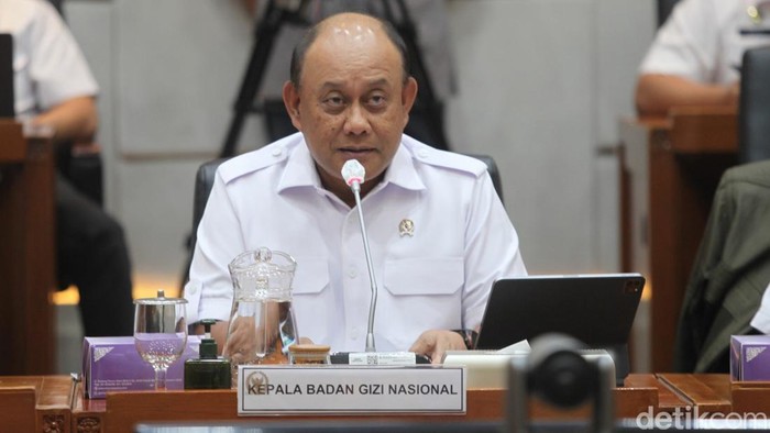 BGN Minta Tambahan Rp 50 Triliun untuk Makan Bergizi Gratis 2025 Kepala Badan Gizi Nasional (BGN), Dadan Hindayana, mengatakan di saat rapat bareng Komisi IX dewan perwakilan rakyat RI di Senayan, Jakarta Pusat, Selasa (6/5/2025). Ia menyodorkan bahwa pihaknya memerlukan budget sebesar Rp 116,6 triliun untuk melakukan aktivitas Makan Bergizi Gratis (MBG) pada 2025. Dari total keperluan itu, BGN masih memerlukan suplemen dana sekitar Rp 50 triliun alasannya di sekarang ini gres tersedia Rp 71 triliun.