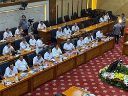 Kepala BGN di DPR: Seluruh Struktural Sampai Sekarang Belum Terima Gaji