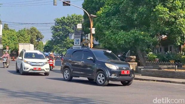 Calon jemaah haji dijemput kendaraan beroda empat dinas Pemkab Purwakarta