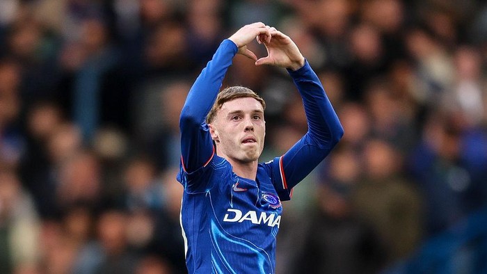 Cole Palmer LONDON, ENGLAND - MAY 04: Cole Palmer of Chelsea celebrates after scoring to make it 3-1 from the spot during the Premier League match between Chelsea FC and Liverpool FC at Stamford Bridge on May 04, 2025 in London, England. (Photo by Robin Jones/Getty Images)