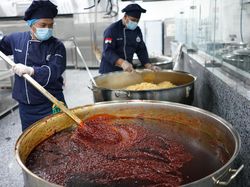 Video: Intip Dapur Katering Jemaah Haji, Koki-Bumbu Langsung dari Tanah Air