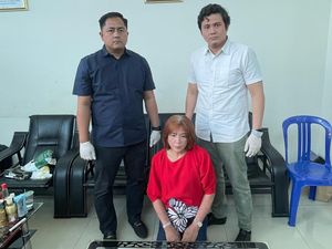 Lansia di Pekanbaru Nekat Sembunyikan 694 Butir Ekstasi di Bra-Celana Dalam Lansia di Pekanbaru Nekat Sembunyikan 694 Butir Ekstasi di Bra-Celana Dalam