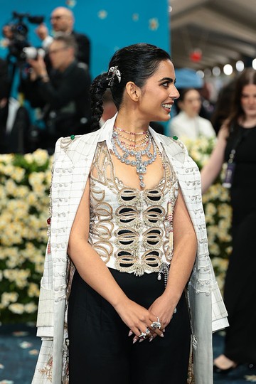 Berlian Gede Gila! Kalung Isha Ambani Bikin Met Gala 2025 Meleleh!