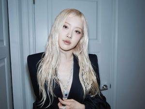 Gaya Rose BLACKPINK di Met Gala Mengecewakan, Fans Minta Stylist Dipecat Gaya Rose BLACKPINK di Met Gala Mengecewakan, Fans Minta Stylist Dipecat