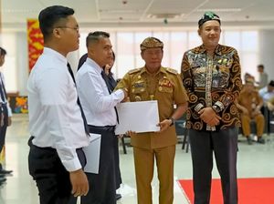 Gubernur Kaltara Serahkan 54 SK CPNS, Soroti Satu Peserta yang Mundur
