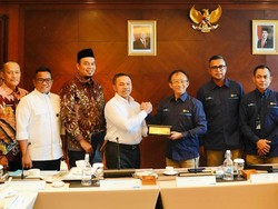 Gubernur-Bupati Sambangi PLN, Target 2026 Seluruh Dusun di Riau Terang 24 Jam