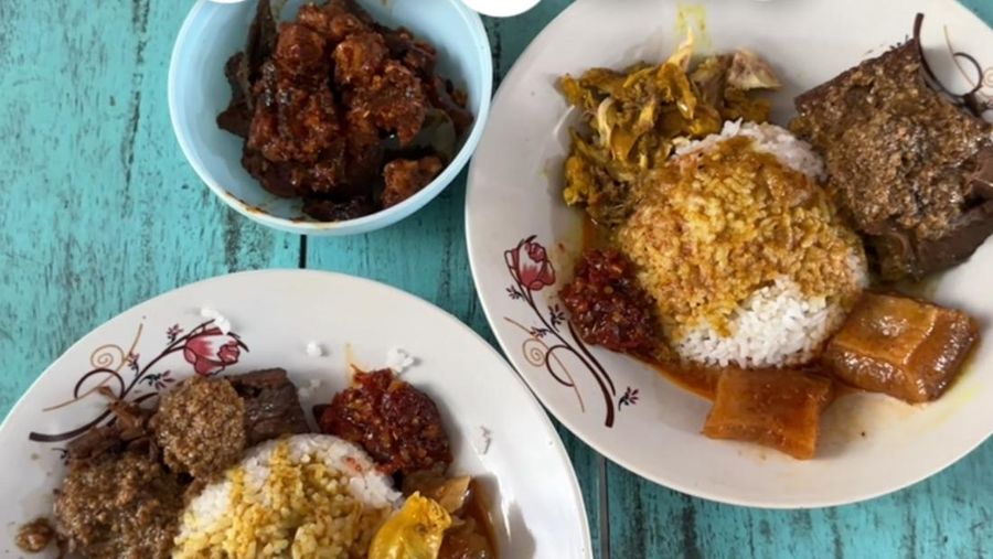 Video: Sedep Miroso! Gudeg Topping Koyor Khas Bantul Ada di Depok 