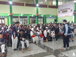 Penerbangan Haji Kloter 62 Embarkasi Solo Molor 5 Jam gegara Kru Pesawat Sakit Penerbangan Haji Kloter 62 Embarkasi Solo Molor 5 Jam gegara Kru Pesawat Sakit