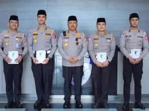 Kakorlantas Lepas Jemaah Haji Korlantas, Beri Pesan Bantu Orang Kesulitan