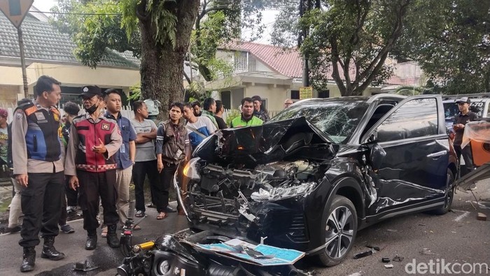 Kecelakaan selesai hidup di Jalan Anggrek, Kota Bandung. Seorang pelajar SMAN 5 Bandung tewas dalam insiden itu