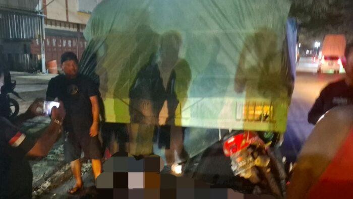 Kecelakaan motor berantem truk parkir di Jalan Poros Parepare-Barru. Kecelakaan motor berantem truk parkir di Jalan Poros Parepare-Barru.