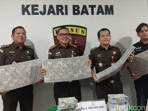 Kejari Batam Terima Rp 2,7 M Titipan Uang Pengganti Korupsi PNBP Pelabuhan Kejari Batam Terima Rp 2,7 M Titipan Uang Pengganti Korupsi PNBP Pelabuhan