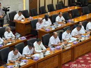 Di DPR, Kepala BGN Ungkap Butuh Tambahan Rp 50 T untuk MBG 2025