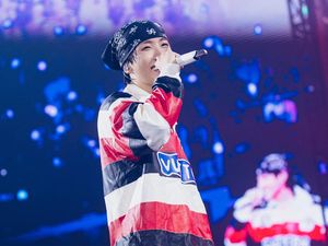 j-hope Ikuti Jejak PSY Jadi Model Sampul Billboard j-hope Ikuti Jejak PSY Jadi Model Sampul Billboard