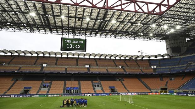 Barcelona's players attend a training session, a day prior to the UEFA Champions League semi final second leg football match betweem Inter Milan and FC Barcelona, at the San Siro stadium in Milan on May 5, 2025. (Photo by Piero CRUCIATTI / AFP)