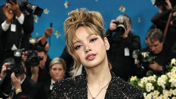 10 Gaya Artis Asia di Met Gala 2025, Lisa BLACKPINK Hingga Shah Rukh Khan