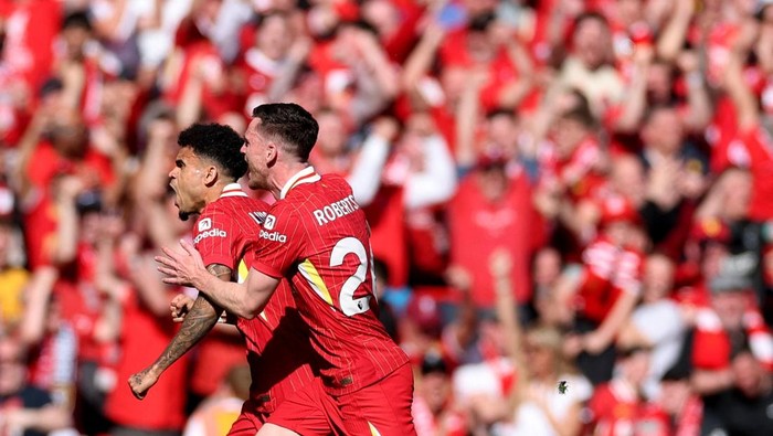 Soccer Football - Premier League - Liverpool v Tottenham Hotspur - Anfield, Liverpool, Britain - April 27, 2025 Liverpools Luis Diaz celebrates scoring their first goal with Andrew Robertson REUTERS/Phil Noble EDITORIAL USE ONLY. NO USE WITH UNAUTHORIZED AUDIO, VIDEO, DATA, FIXTURE LISTS, CLUB/LEAGUE LOGOS OR LIVE SERVICES. ONLINE IN-MATCH USE LIMITED TO 120 IMAGES, NO VIDEO EMULATION. NO USE IN BETTING, GAMES OR SINGLE CLUB/LEAGUE/PLAYER PUBLICATIONS. PLEASE CONTACT YOUR ACCOUNT REPRESENTATIVE FOR FURTHER DETAILS..