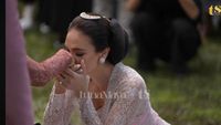 Momen Haru Luna Maya di Acara Sungkeman