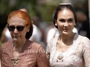 10 Momen Luna Maya Siraman: Cium Kaki Ibu dan Digendong 2 Kakak