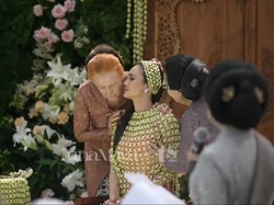Suasana Haru Proses Siraman Luna Maya Jelang Pernikahan