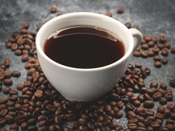 11 Manfaat Minum Kopi Tanpa Gula untuk Kesehatan dan Efek Sampingnya