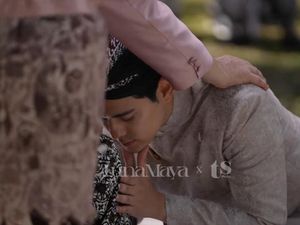 Momen Maxime Bouttier dan Luna Maya Minta Restu untuk Nikah Momen Maxime Bouttier dan Luna Maya Minta Restu untuk Nikah