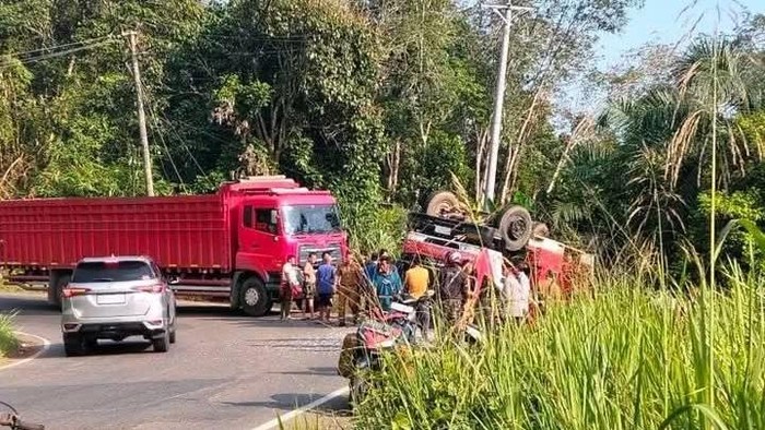 Mobil damkar di Musi Rawas terbalik sebabkan satu petugas meninggal dunia