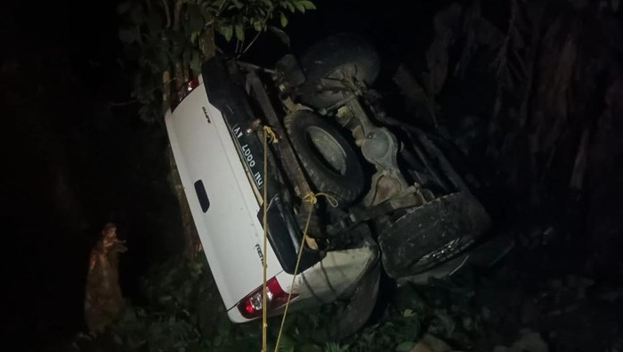 Mobil di Luwu Utara menekuni ke jurang disangka sebab sopir hilang kendali. Mobil di Luwu Utara menekuni ke jurang disangka sebab sopir hilang kendali.