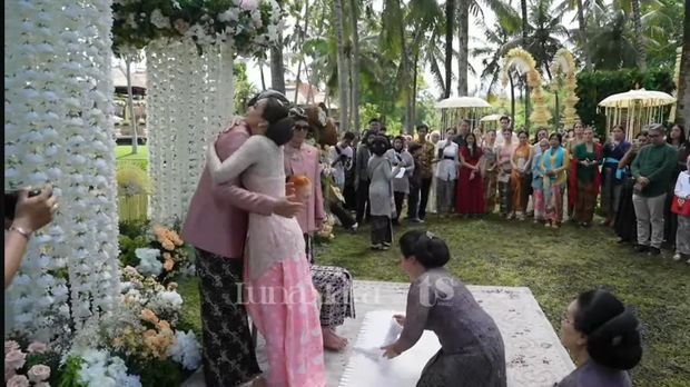 Momen Siraman Luna Maya