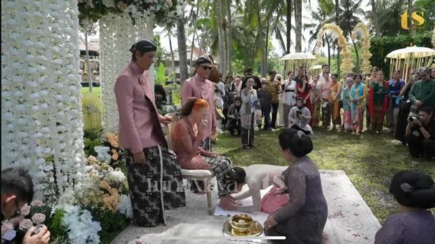 Momen Siraman Luna Maya
