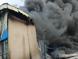 Pabrik Helm dan Stirofoam di Cikupa Kebakaran, Asap Hitam Membubung