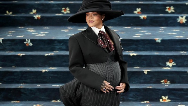 Berita Seputar Selebriti Insertlive Terkini : Pamer Baby Bump di Met Gala 2025, Rihanna Hamil Anak ke-3