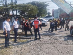 Pelintasan Sebidang Kereta Api di Lamongan Ini Ditutup untuk Roda 4 Pelintasan Sebidang Kereta Api di Lamongan Ini Ditutup untuk Roda 4
