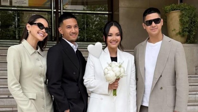 Berita Viral Selebriti dari InsertLive : Al & Alyssa Kondangan ke Paris, 7 Foto Pernikahan Alexandra Daguise yang Jarang Tersorot