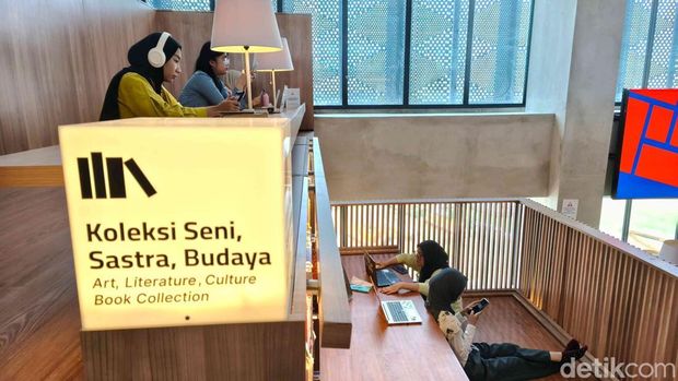 Perpustakaan Jakarta di Taman Ismail Marzuki (TIM)