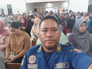 Awal Mula Siswi SMK Minta Tolong Petugas Damkar Dampingi di Acara Kelulusan Awal Mula Siswi SMK Minta Tolong Petugas Damkar Dampingi di Acara Kelulusan